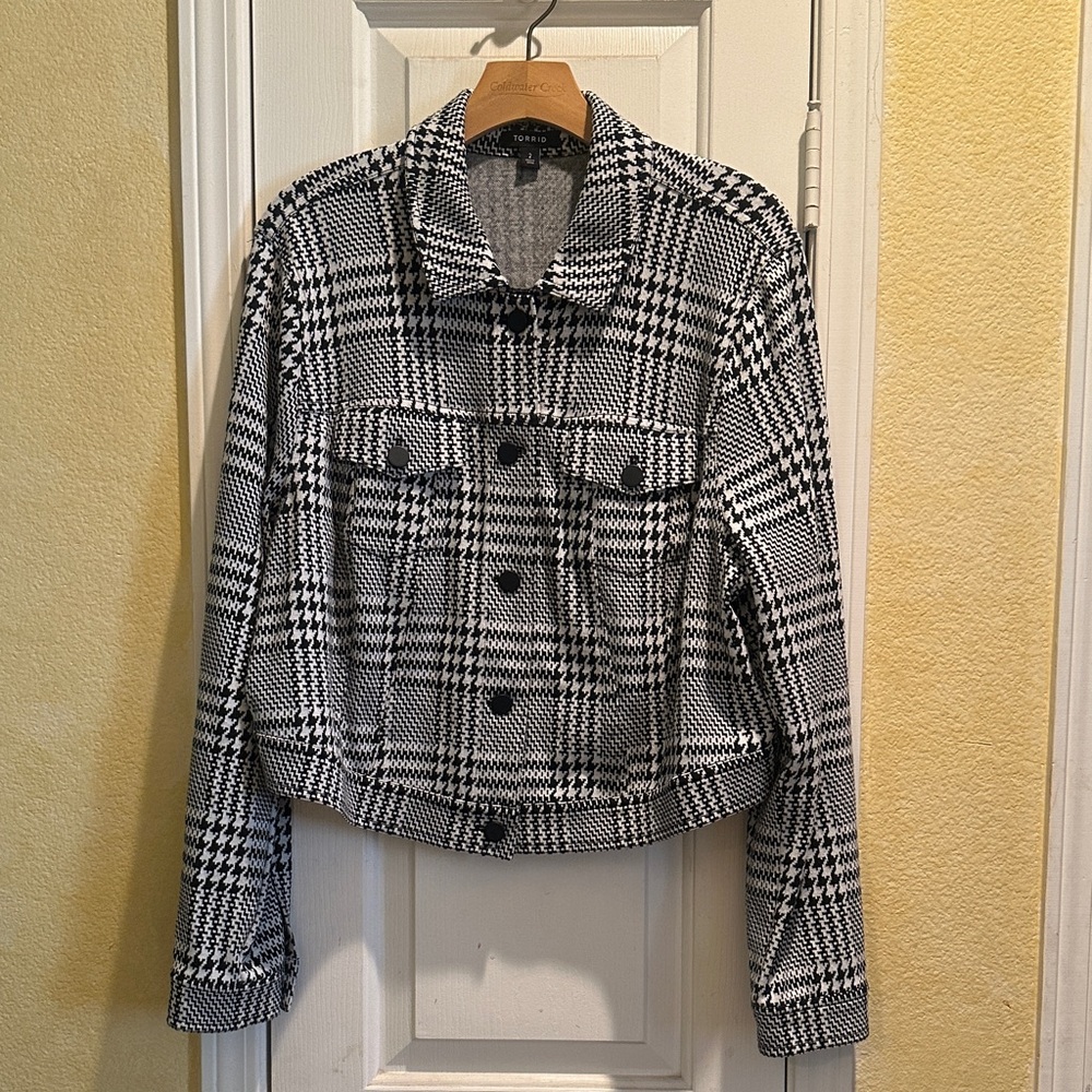 torrid Black & White Houndstooth Cropped Jacket